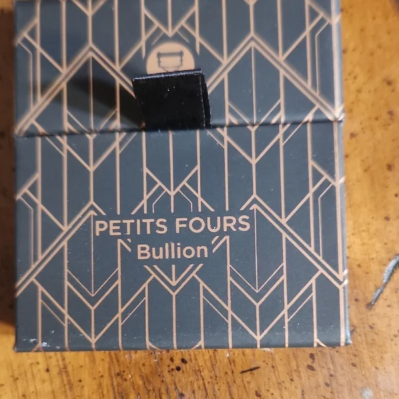 Viseart Quad Palette with Gold and Black Shades - Picture 3 of 4